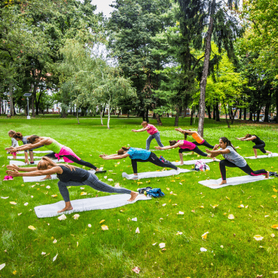 Pessoas em atividade de Yoga bem-estar